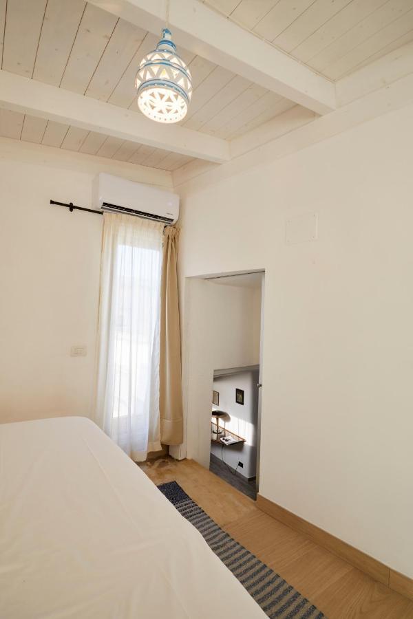 Upstairs - Skylight Apartment Lecce Bagian luar foto