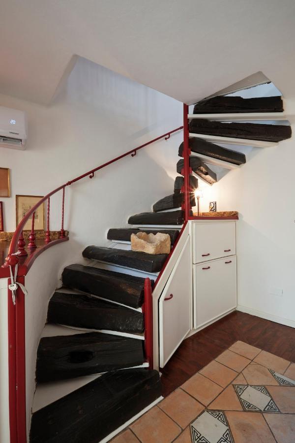 Upstairs - Skylight Apartment Lecce Bagian luar foto