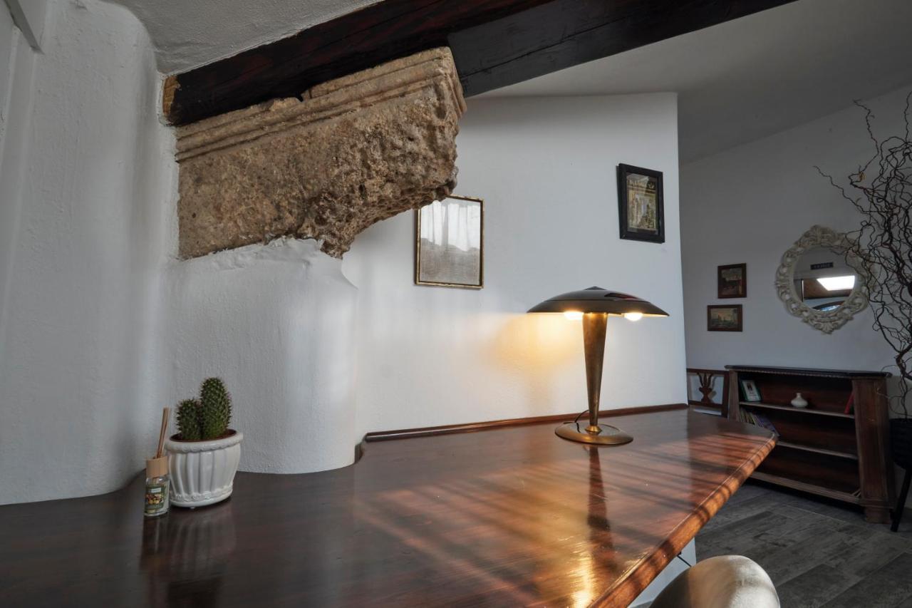 Upstairs - Skylight Apartment Lecce Bagian luar foto