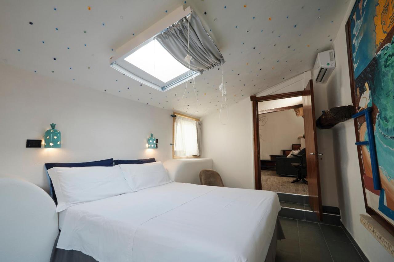 Upstairs - Skylight Apartment Lecce Bagian luar foto