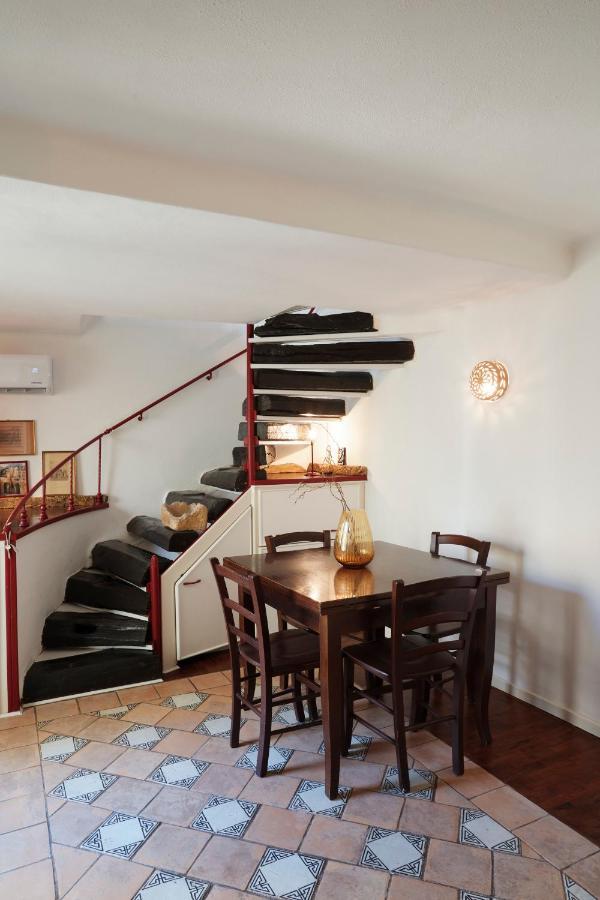 Upstairs - Skylight Apartment Lecce Bagian luar foto