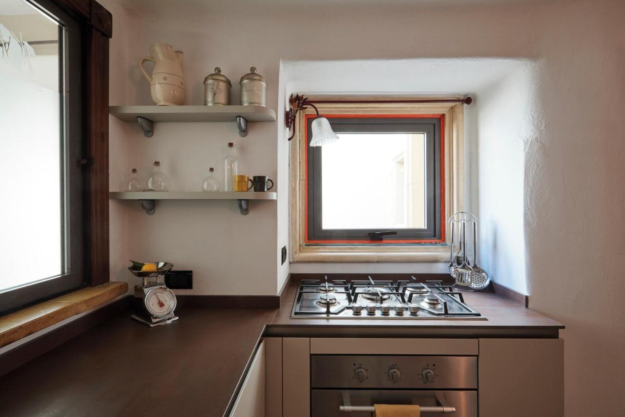 Upstairs - Skylight Apartment Lecce Bagian luar foto