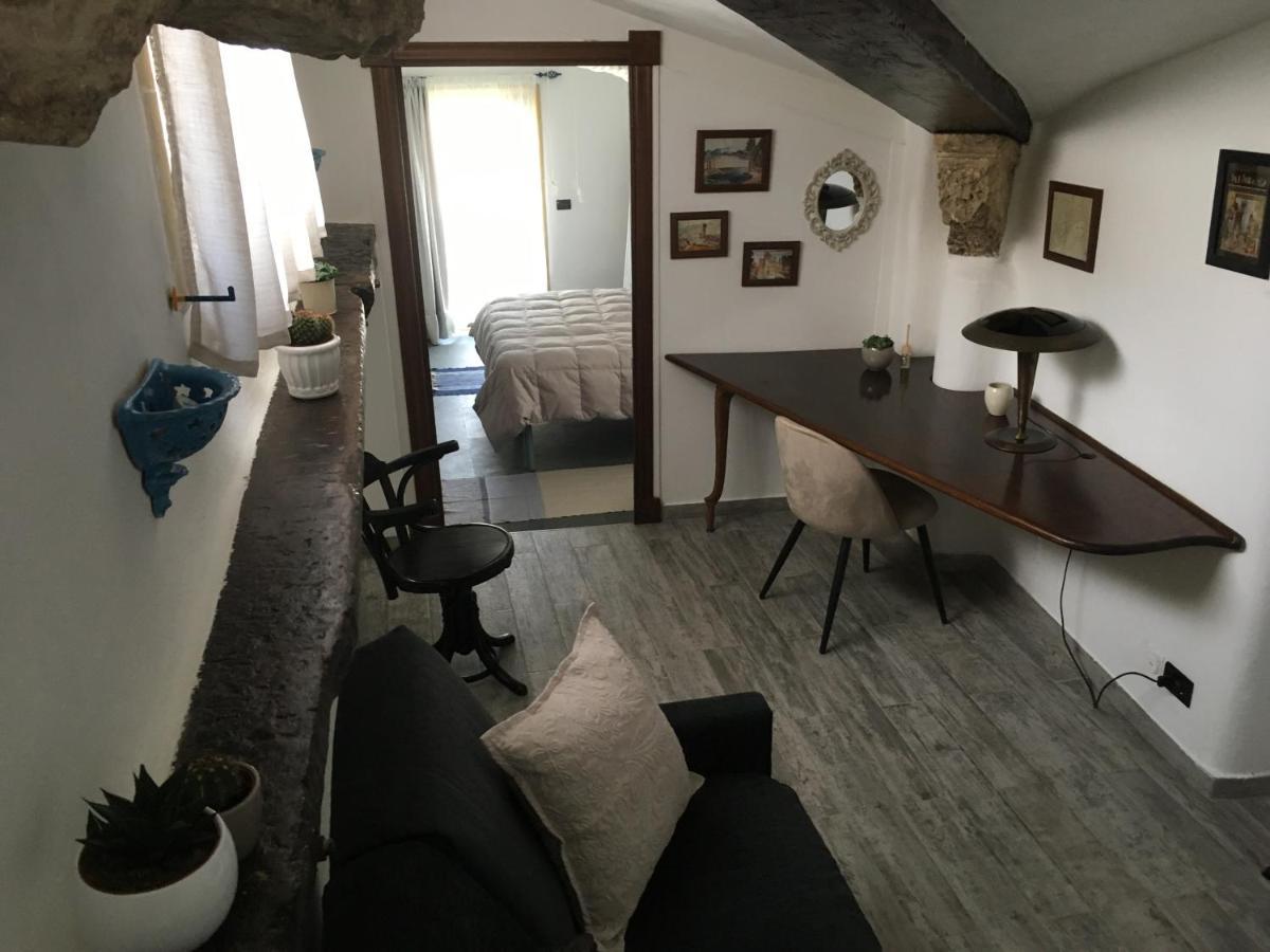 Upstairs - Skylight Apartment Lecce Bagian luar foto